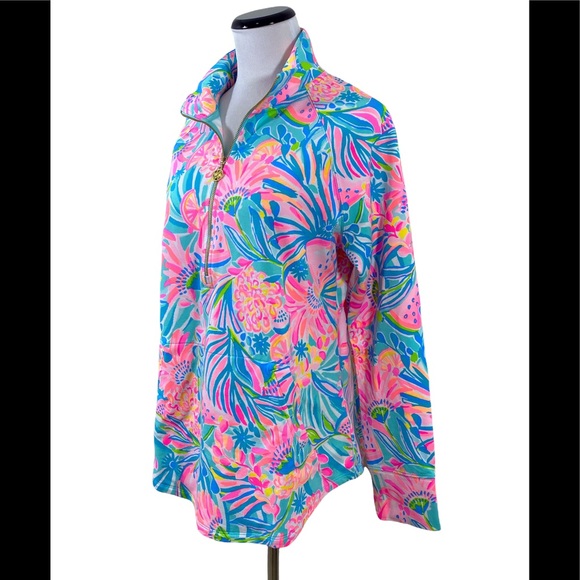 Lilly Pulitzer Skipper Popover Sz M Tropical Punch UPF 50 Top Pocket Rounded Hem - Picture 2 of 8